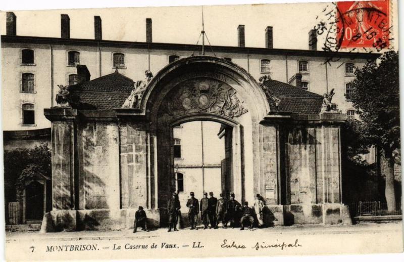 Carte postale ancienne Montbrison - La Caserne de Vaux à Montbrison