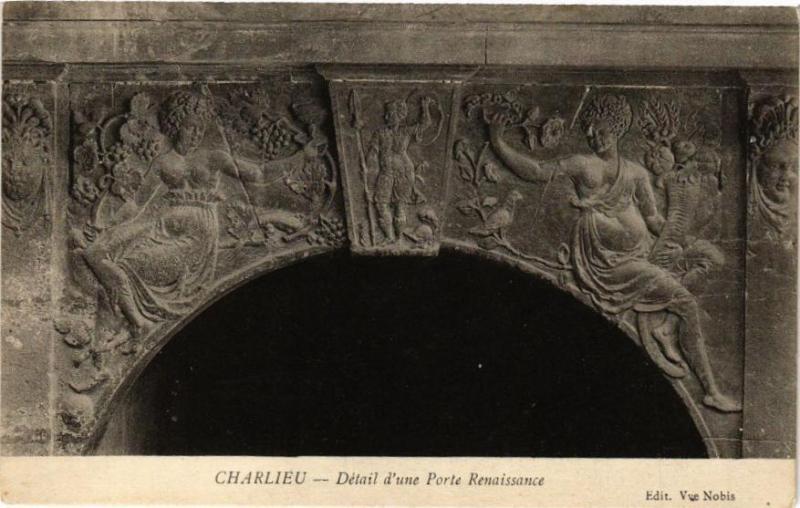 Carte postale ancienne Charlieu - Détail d'une Porte Renaissance à Charlieu