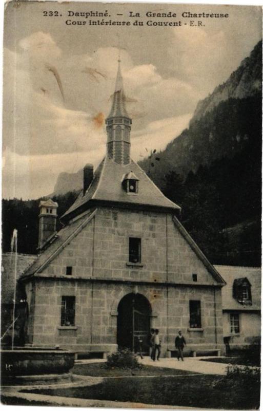 Carte postale ancienne Dauphiné - La Grande-Chartreuse - Cour Intérieure du Couvent