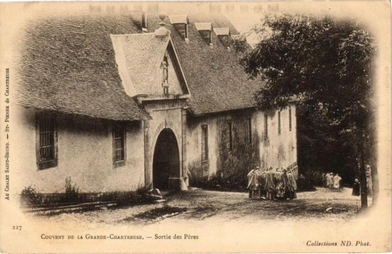 Carte postale ancienne Couvent de la Grande-Chartreuse - Sortie des Peres
