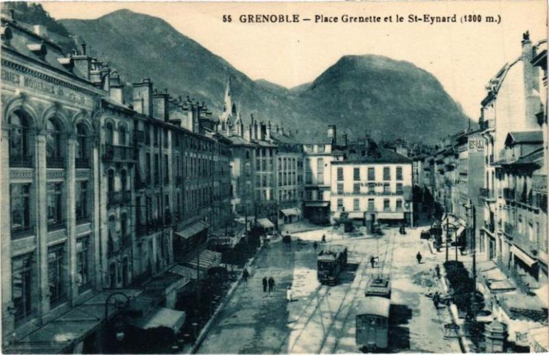 Carte postale ancienne Grenoble - Place Grenette et le Saint-Eynard à Grenoble