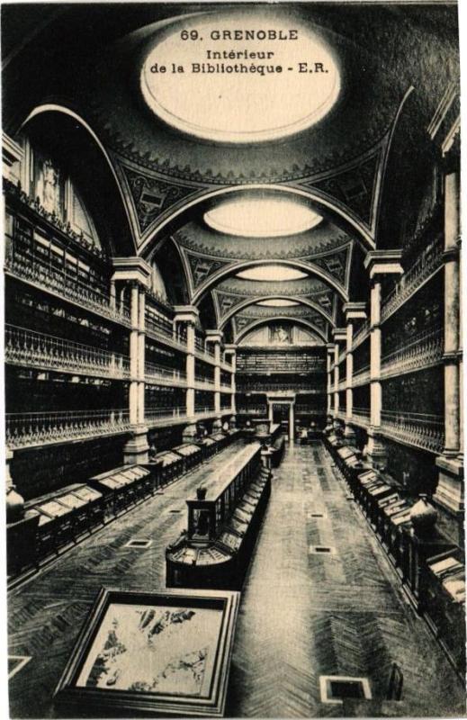 Carte postale ancienne Grenoble - Intérieur de la Biblioteque à Grenoble