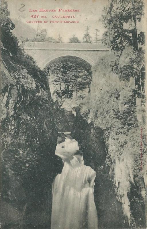 Carte postale ancienne Gouffre du Pont d'Espagne à Cauterets