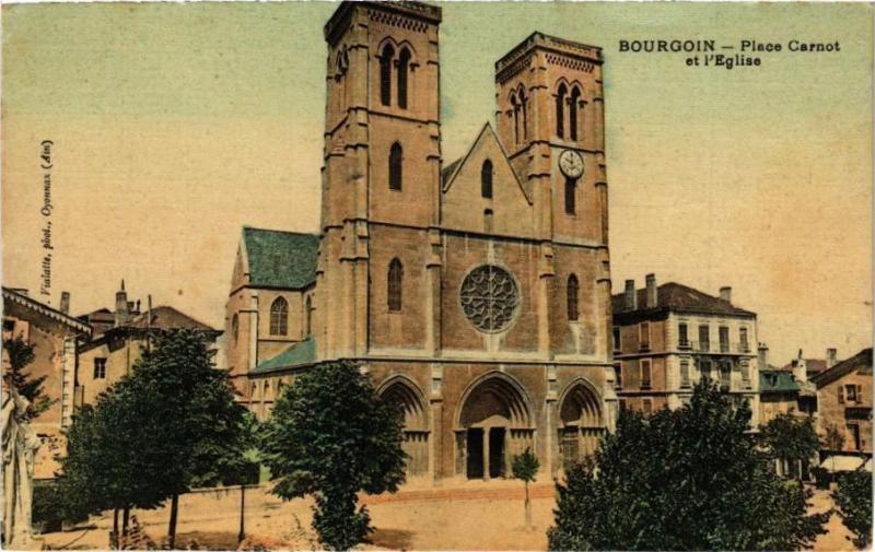 Carte postale ancienne Bourgoin - Place Carnot et L'Eglise
