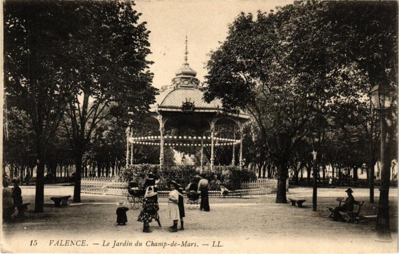 Carte postale ancienne Valence Le Jardin du Champ de Mars à Valence