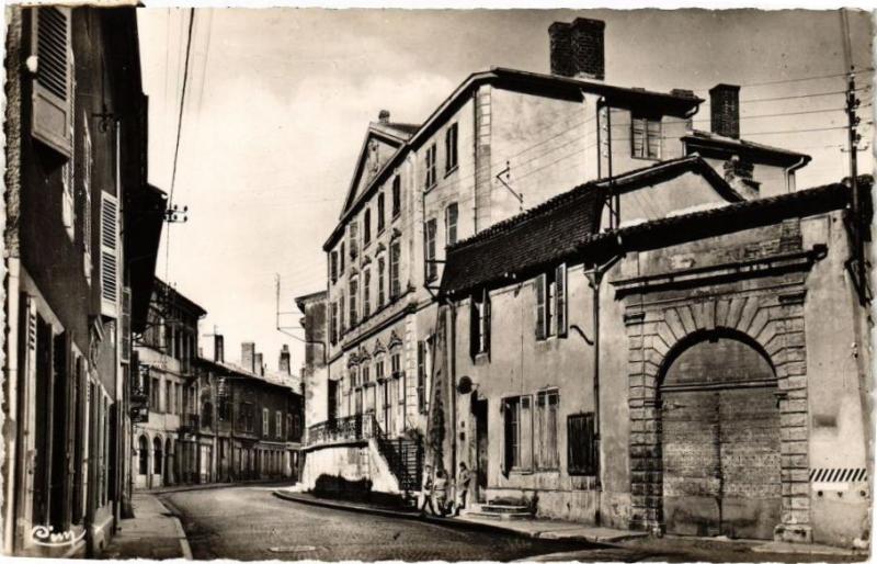 Carte postale ancienne Montluel Maison des Princes de Condé à Montluel