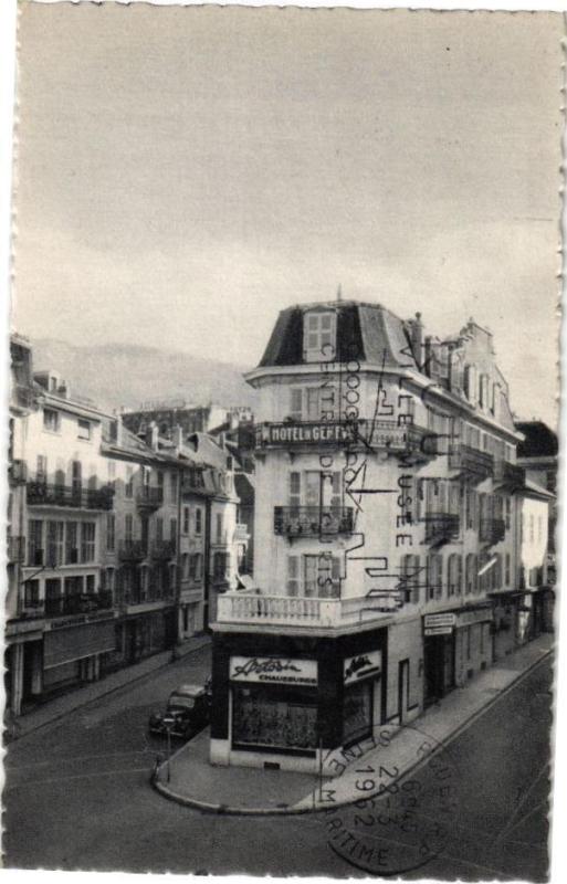 Carte postale ancienne Aix-les-Bains - Hotel de Geneve Rue de Geneve et du Casino à Aix-les-Bains