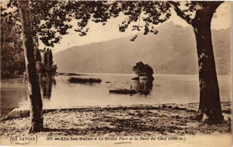 Carte postale ancienne Aix-les-Bains - Le Grand Port et la Dent du Chat à Aix-les-Bains