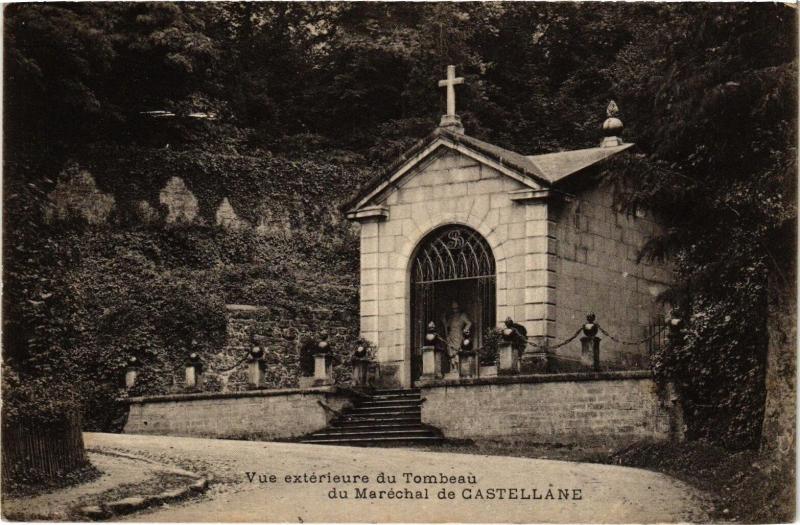 Carte postale ancienne Vue exterieure du Tombeau du Marechal de Castellane