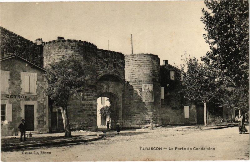 Carte postale ancienne Tarascon-La Porte de Condamine à Tarascon
