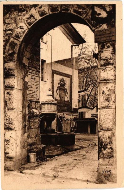Carte postale ancienne Vence - Vieille Fontaine à Vence