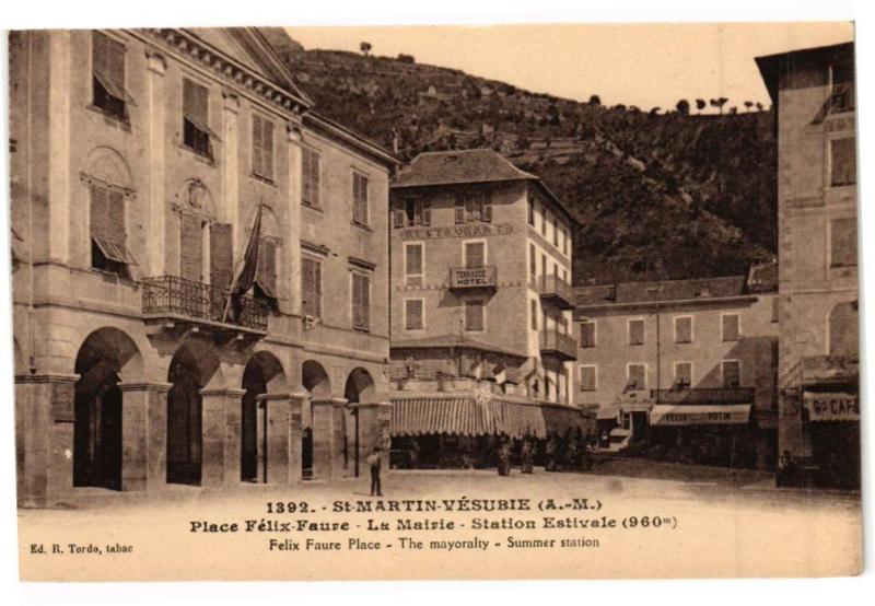 Carte postale ancienne Saint-Martin-Vesubie - Place Félix Faure à Saint-Martin-Vésubie