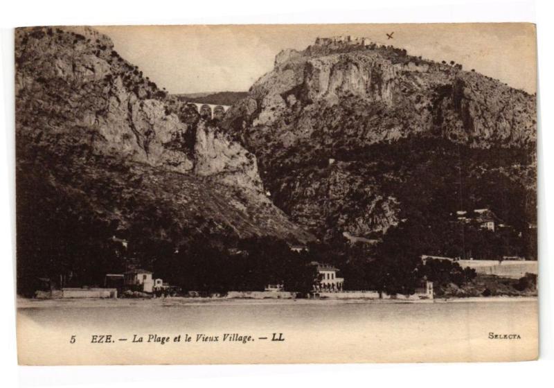 Carte postale ancienne Eze - lA Plage Et Le Vieux village à Èze