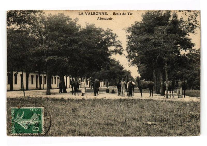 Carte postale ancienne La Valbonne - Ecole de Tir - Abreuvoir à Valbonne