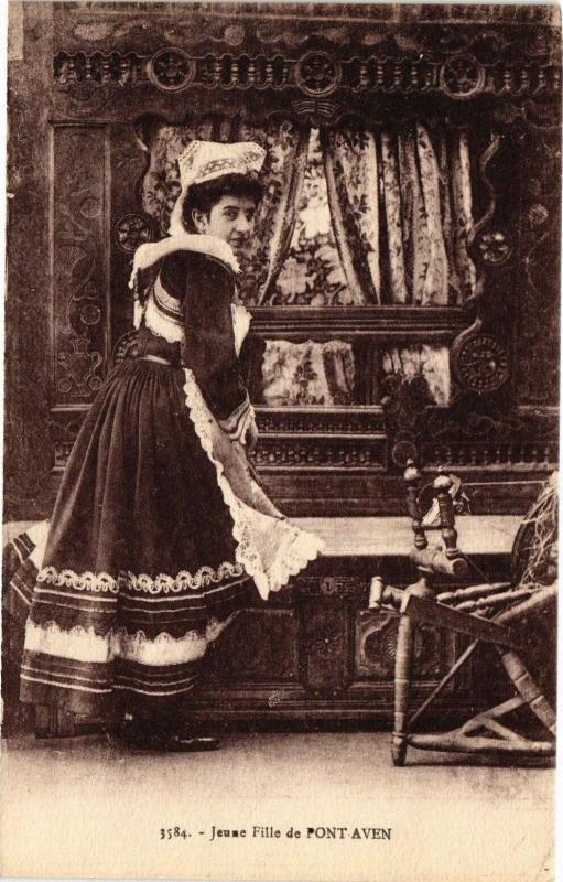 Carte postale ancienne Jeune Fille de Pont-Aven à Pont-Aven