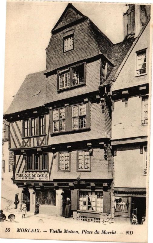 Carte postale ancienne Morlaix - Vieille Maison Place du Marché à Morlaix