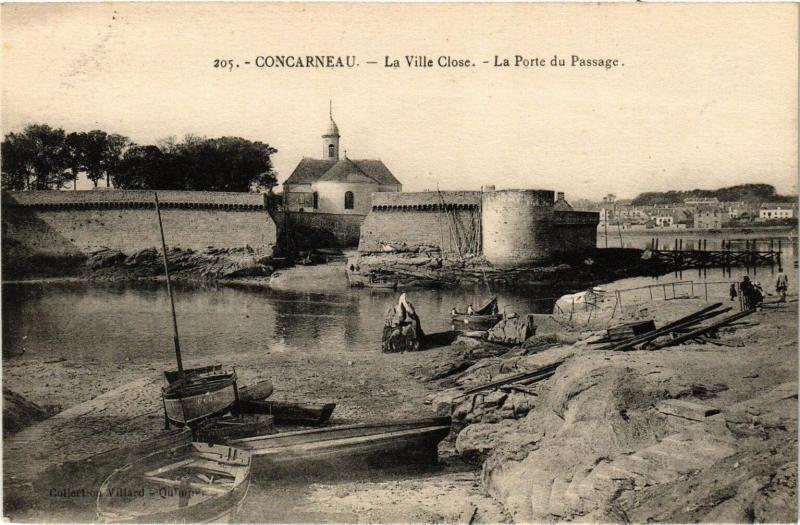 Carte postale ancienne Concarneau - La Ville Close - La Porte du Passage à Concarneau