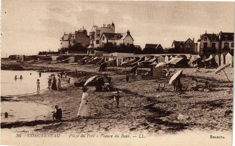 Carte postale ancienne Concarneau - Plage du Port a Pheure du Bain à Concarneau