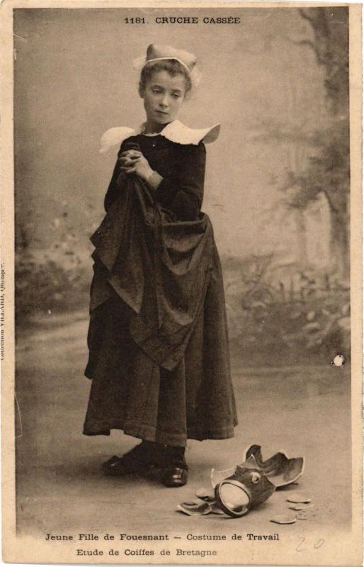 Carte postale ancienne Cruche Cassée - Jeune Fille de Fouesnant - Costume de Tavail à Fouesnant