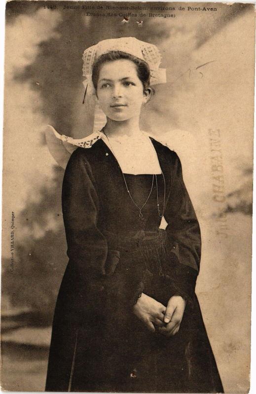 Carte postale ancienne Jeune Fille de Riec-sur-Belon Env. de Pont-Aven à Pont-Aven