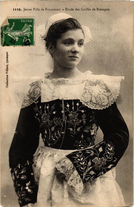Carte postale ancienne Jeune Fille de Fouesnant - Etude des Coiffes de Bretagne à Fouesnant