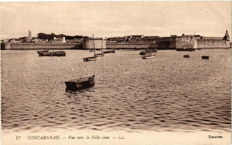 Carte postale ancienne Concarneau - Vue vers la Ville close à Concarneau