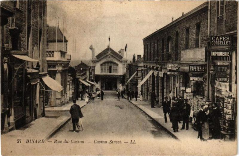 Carte postale ancienne Dinard-Rue du Casino à Dinard