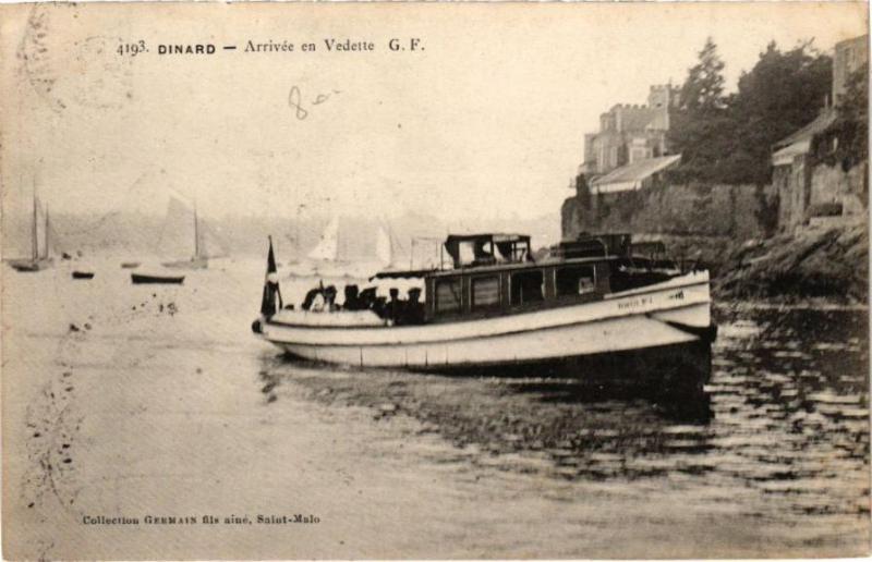 Carte postale ancienne Dinard-Arrivée en Vedette à Dinard