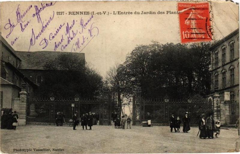 Carte postale ancienne Rennes-L'Entrée du Jardin des Plantes à Rennes