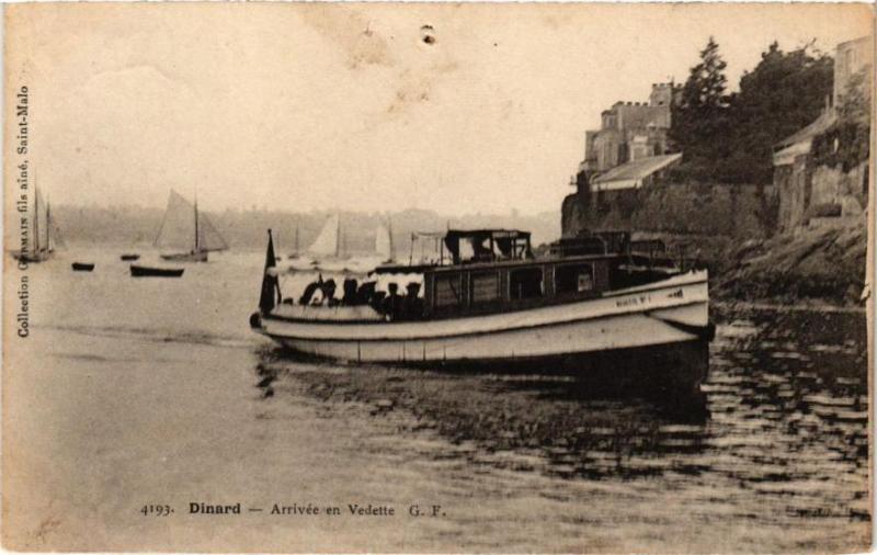 Carte postale ancienne Dinard-Arrivée en Vedette à Dinard