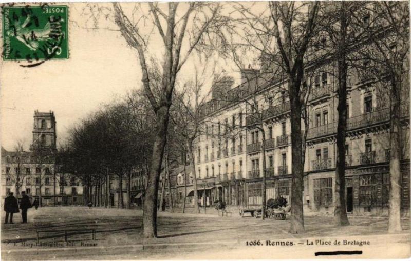 Carte postale ancienne Rennes-La Place de Bretagne à Rennes