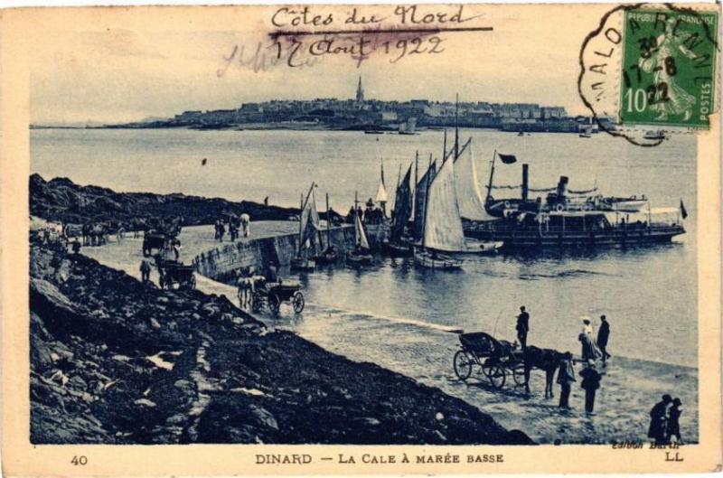 Carte postale ancienne Dinard-La Cale a Marée Basse à Dinard