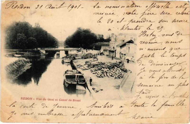 Carte postale ancienne Redon -Vue du Quai et Canal de Brest à Redon