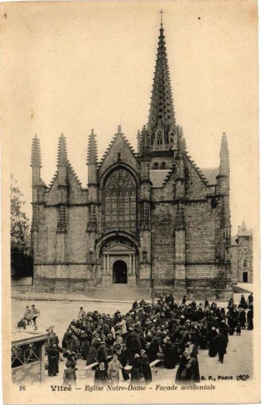 Carte postale ancienne Vitre - Eglise Notre-Dame - Facade occidentale à Vitré