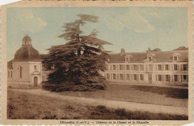 Carte postale ancienne Iffendic Chateau de la Chasse et la Chapelle à Iffendic