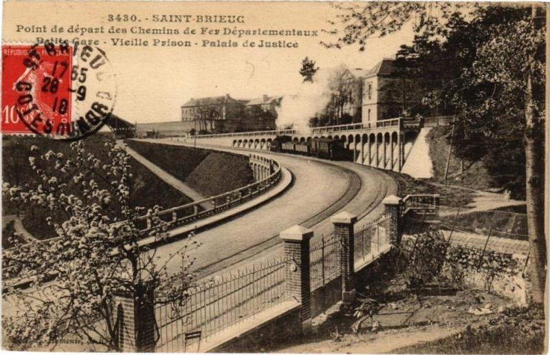 Carte postale ancienne Saint-Brieuc-point de départ des Chemins de Fer Départementaux à Saint-Brieuc