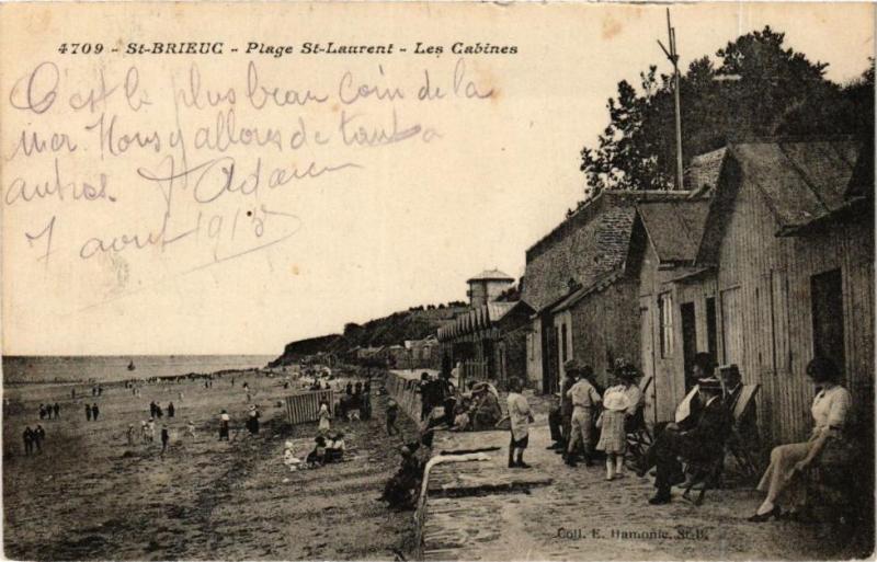 Carte postale ancienne Saint-Brieuc-Plage Saint-Laurent-Les Cabines à Saint-Brieuc