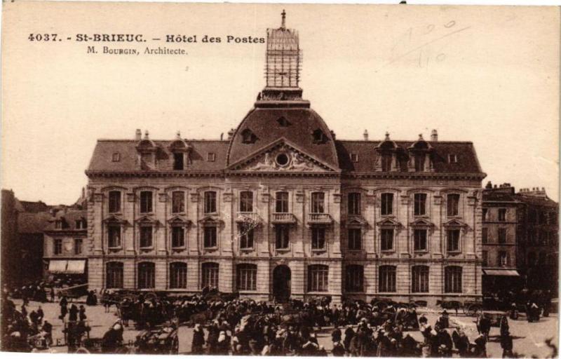 Carte postale ancienne Saint-Brieuc-Hotel des Postes à Saint-Brieuc