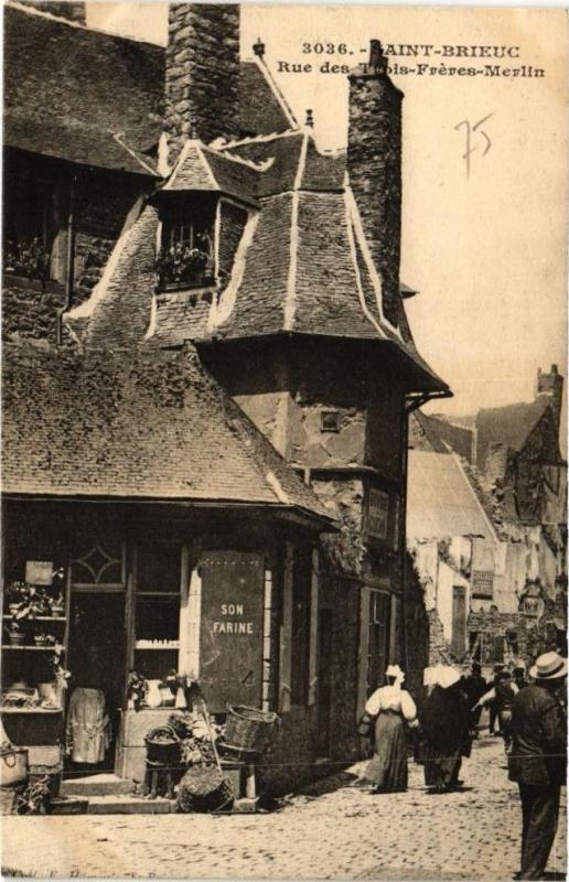 Carte postale ancienne Saint-Brieuc-Rue des Tiois Freres Merlin à Saint-Brieuc