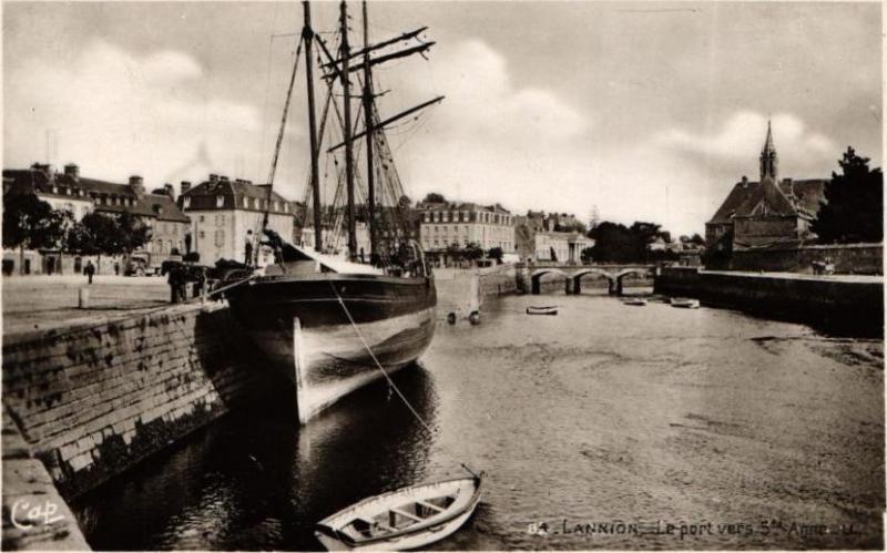 Carte postale ancienne Lannion - Le port vers Sainte-Anne à Lannion