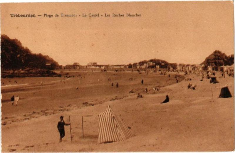 Carte postale ancienne Trebeurden - Plage de Tresmeur - Le Castel - Les Roches Blanches à Trébeurden