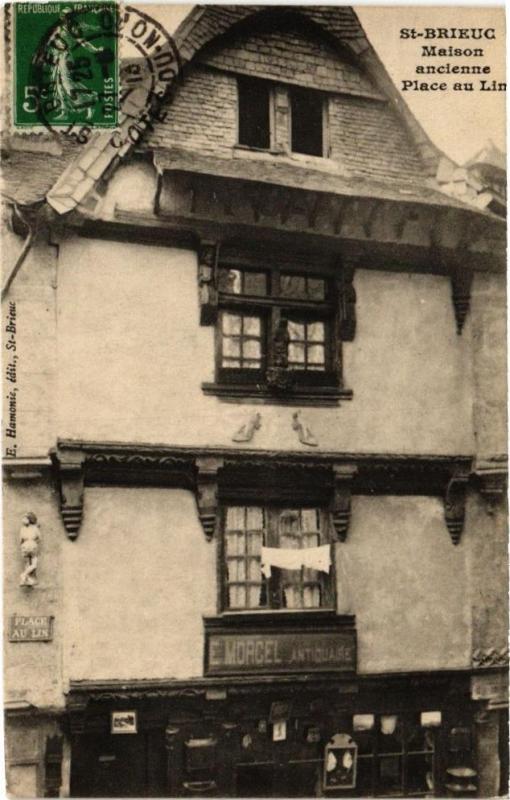 Carte postale ancienne Saint-Brieuc-Maison ancienne Place au Lin à Saint-Brieuc