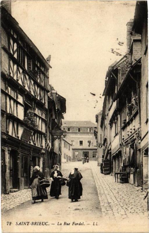 Carte postale ancienne Saint-Brieuc-La Rue Fardel à Saint-Brieuc