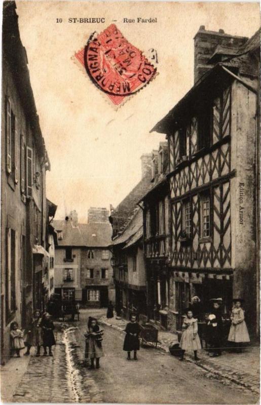 Carte postale ancienne Saint-Brieuc-Rue Fardel à Saint-Brieuc