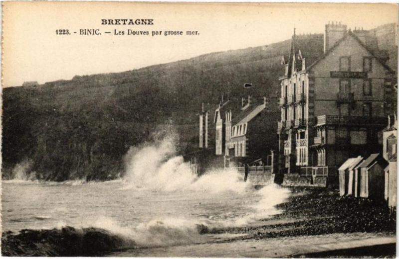 Carte postale ancienne Binic-Les Douves par grosse mer