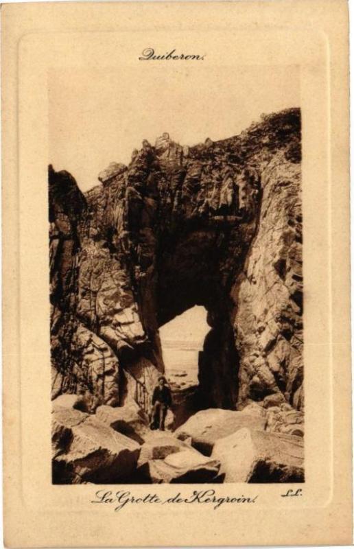 Carte postale ancienne Quiberon - La Grotte de Kergroin à Quiberon