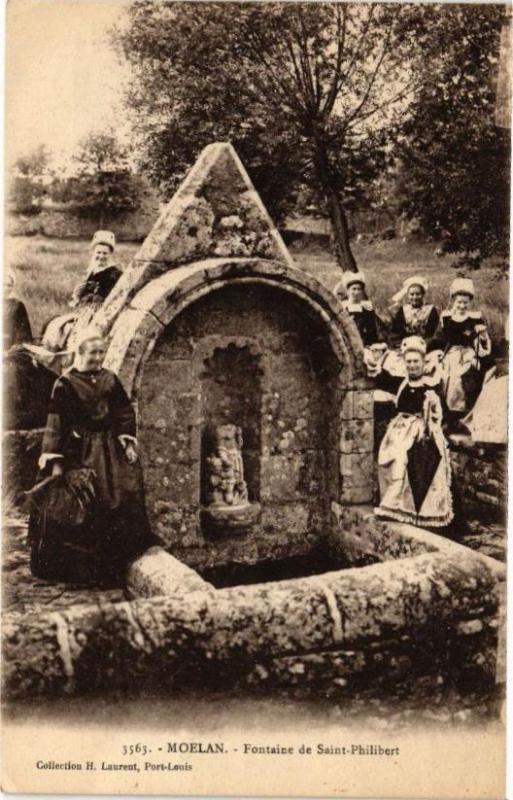 Carte postale ancienne Morlan - Fontaine de Saint-Philibert à Saint-Philibert