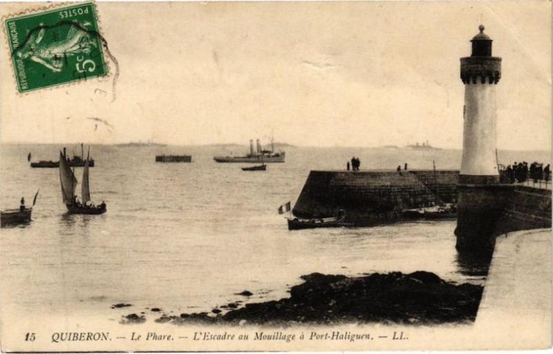 Carte postale ancienne Quiberon - La Phare - L'Escadre au Mouillage a Port-Haliguen à Quiberon