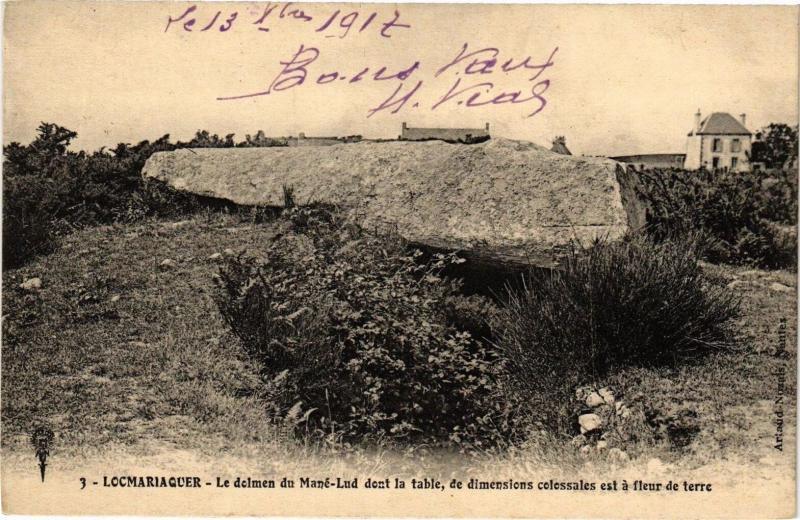 Carte postale ancienne Locmariaquer - Le DELMEn du Mani-Lud dent la table de dimensions à Locmariaquer