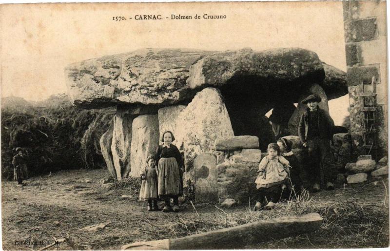 Carte postale ancienne Carnac - Dolmen de Cracune à Carnac